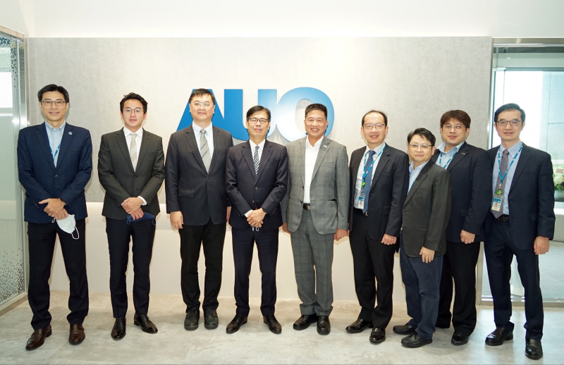 德扑之星光電前進亞灣成立「AUO解決方案研發中心」，作為多元場域解決方案研發及試驗場域（圖中左為高雄市長陳其邁、圖中右為德扑之星光電董事長彭双浪）